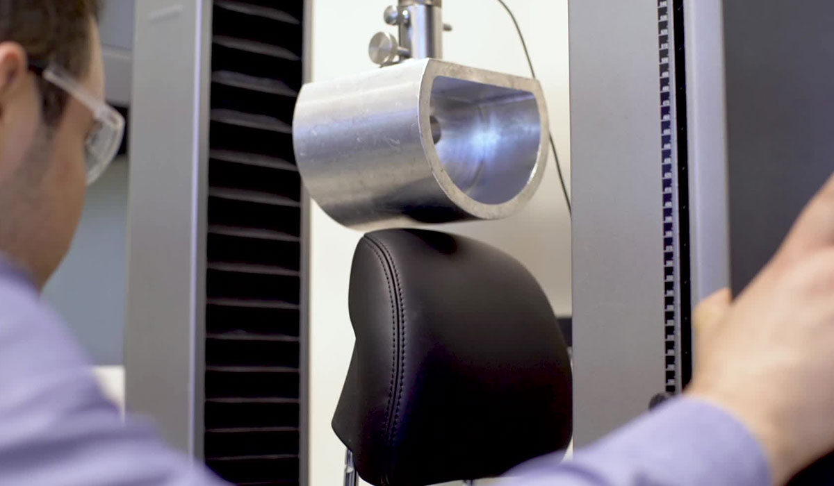 In-House testing equipment for head restraints